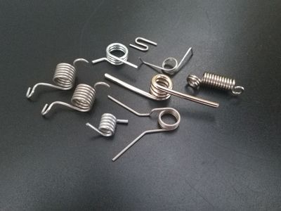 怎樣安裝轉向彈簧?