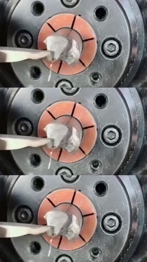 彈簧機(jī)械 高效制造中的精密藝術(shù)